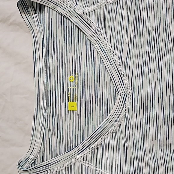 Xersion Semi-Fitted Tee - Picture 2 of 4